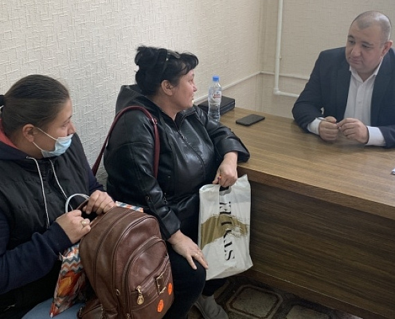 ЛИДЕР АСТРАХАНСКОЙ "РОДИНЫ" ПРОВЕЛ ВЫЕЗДНОЙ ПРИЕМ ГРАЖДАН В ГОРОДЕ ЗНАМЕНСКЕ И СЕЛЕ КАПУСТИН ЯР