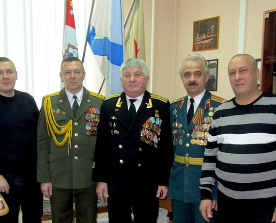 Челябинские патриоты поздравили ветеранов флота