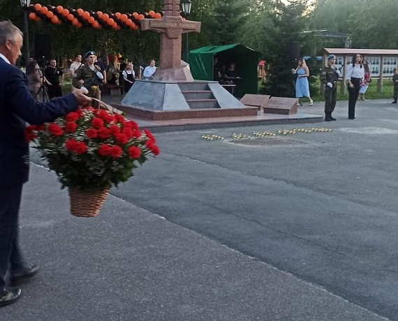 Клуб избирателей Вячеслава Илюхина организовал акцию "Свеча Памяти"