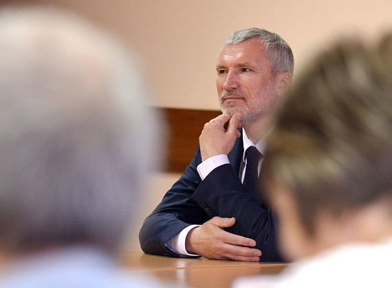 Вручение Алексею Журавлеву удостоверения кандидата в депутаты Госдумы, 27.07.2016