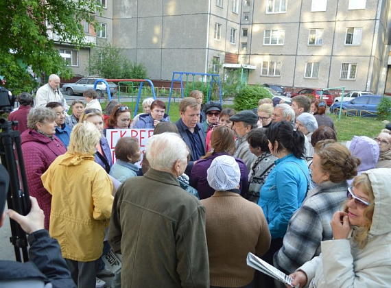 Жильцы встали на защиту сквера в Челябинске