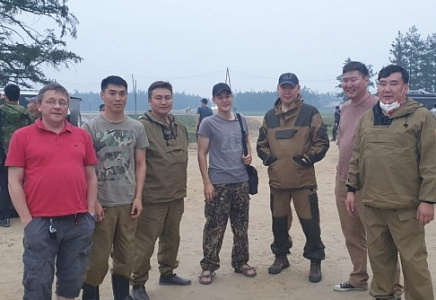 ОБЩЕСТВЕННИКИ ТУШАТ ПОЖАРЫ В ЯКУТИИ