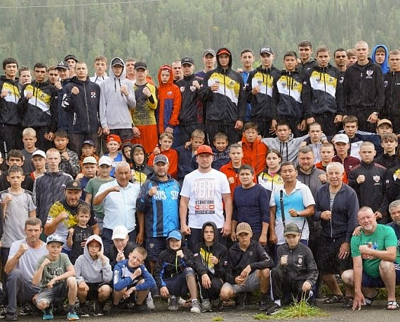 Юные боксеры уехали на сборы благодаря помощи Вячеслава Илюхина