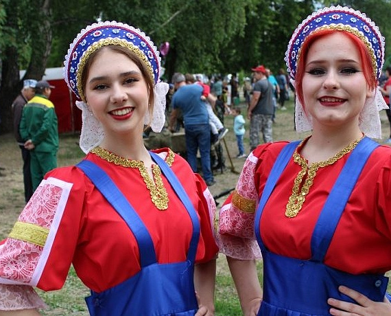 При поддержке Клуба избирателей Вячеслава Илюхина и реготделения "РОДИНЫ" в жилом районе Пашино День города отмечали сразу на трех площадках