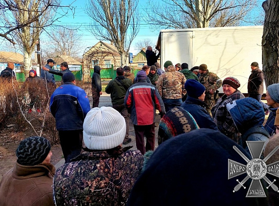 Журавлев с соратниками привезли гумпомощь в село Калиновка (ДНР, 29.03.2022)