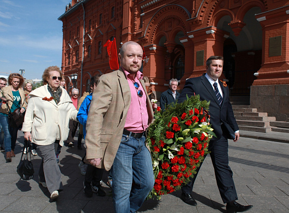 Возложение венков и цветов партией "РОДИНА" в Вечному огню, 8 мая 2014 г.