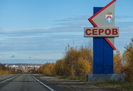 В УРАЛЬСКОМ ГОРОДЕ К ПРИЕЗДУ ГУБЕРНАТОРА ПОМЫЛИ ГРУНТОВУЮ ДОРОГУ