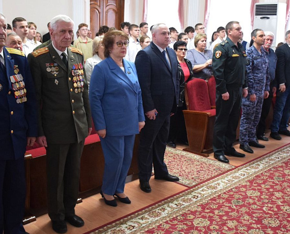 Максим Косенков и Любовь Шанина приняли участие в вручении медалей ветеранам