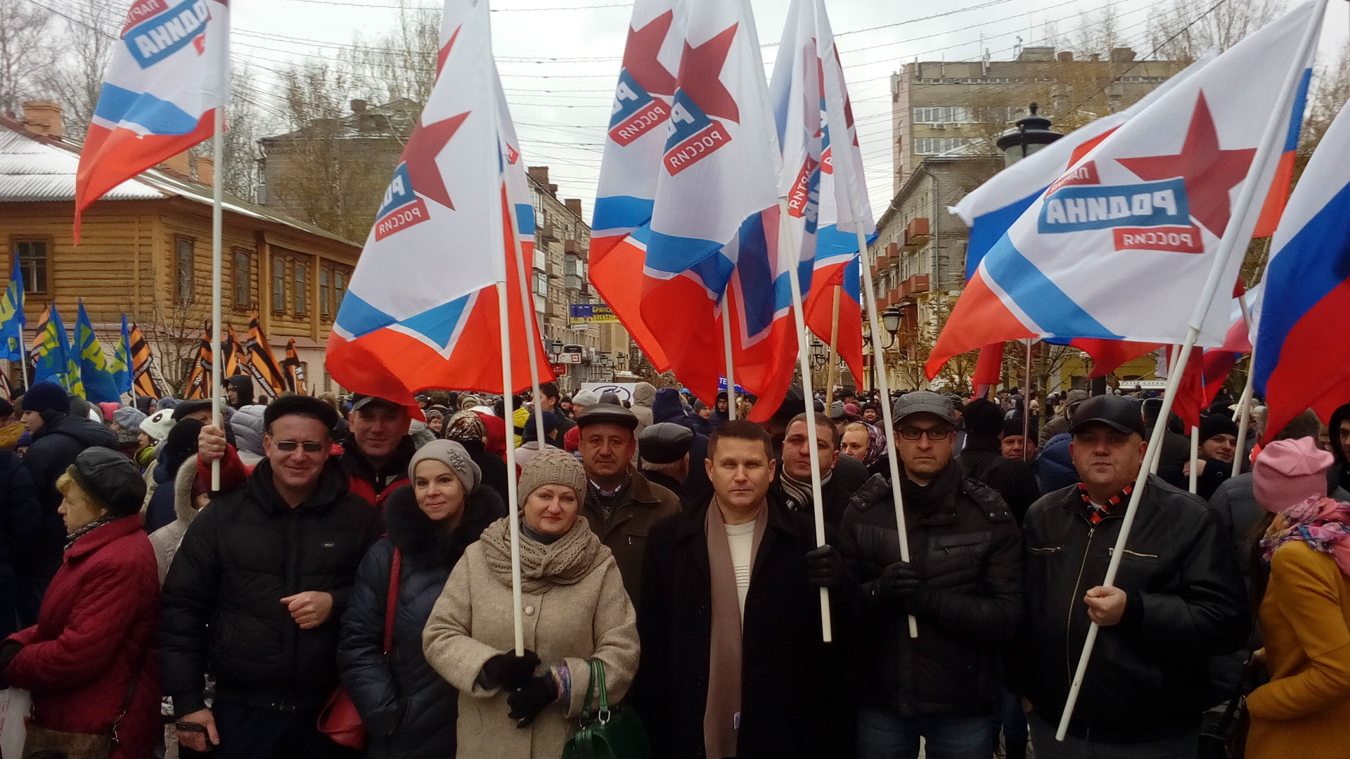 Брянские партийцы приняли участие в праздничных мероприятиях, посвященных Дню народного единства