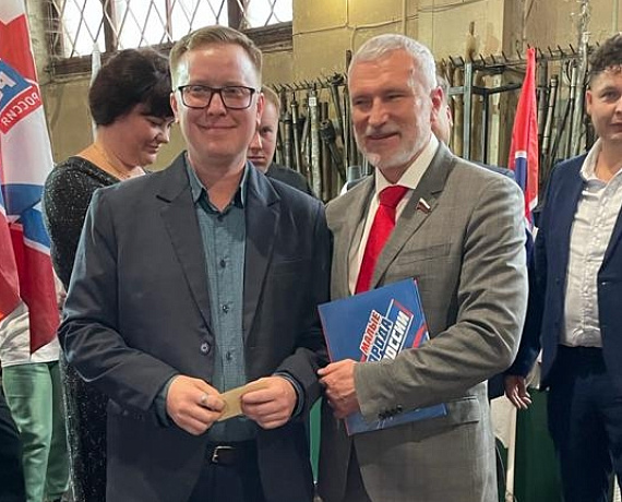 Журавлев вручил удостоверения кировским кандидатам от партии "РОДИНА"