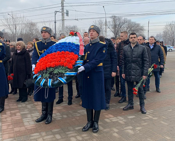 Делегация Воронежской "РОДИНЫ" возложила венок к Вечному огню накануне Дня защитника Отечества