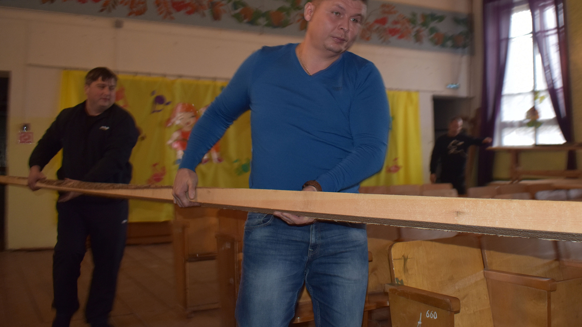 Кировские родинцы совместили партстроительство с ремонтом сельского ДК