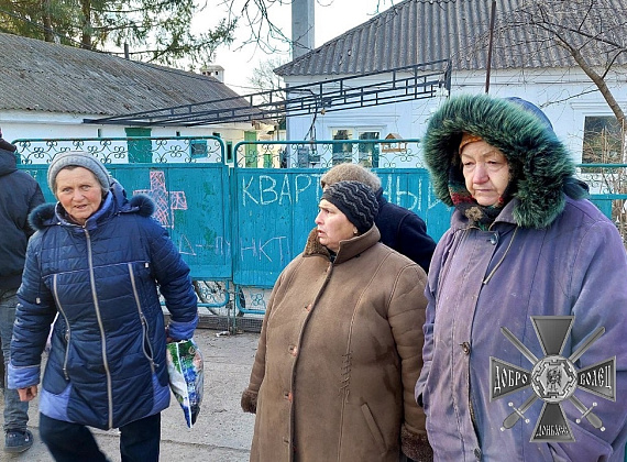 Журавлев с соратниками привезли гумпомощь в село Калиновка (ДНР, 29.03.2022)