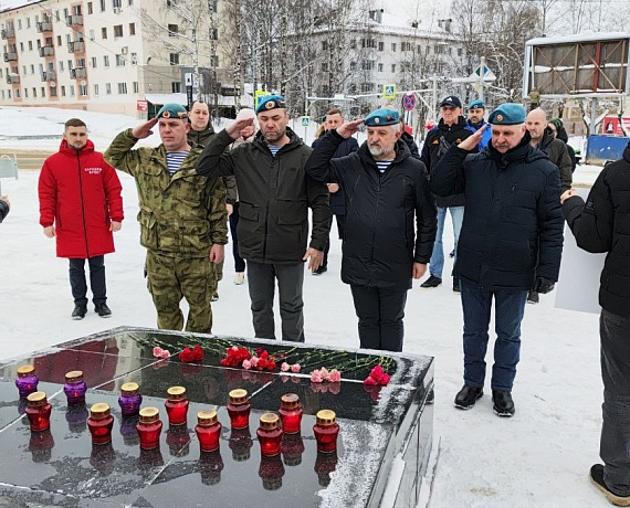 Депутаты от "РОДИНЫ" Елена Иванова и Юрий Беляцкий почтили память десантников