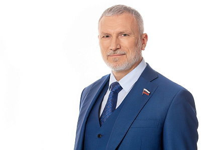 Журавлев для "РГ" о запрете телефонов в школах: Иногда без гаджетов образовательный процесс невозможен
