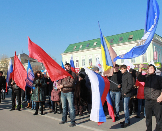 Партийцы Новочеркасска пришли на митинг в честь Дня народного единства