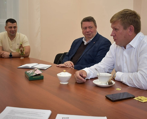 Сергей Смышляев встретился с уполномоченной по правам ребенка в Челябинской области Евгенией Майоровой