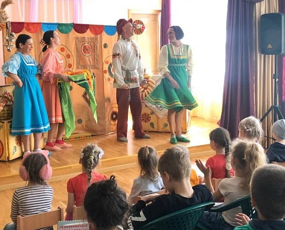 В Твери "РОДИНА" помогла организовать спектакль для детей из многодетных семей