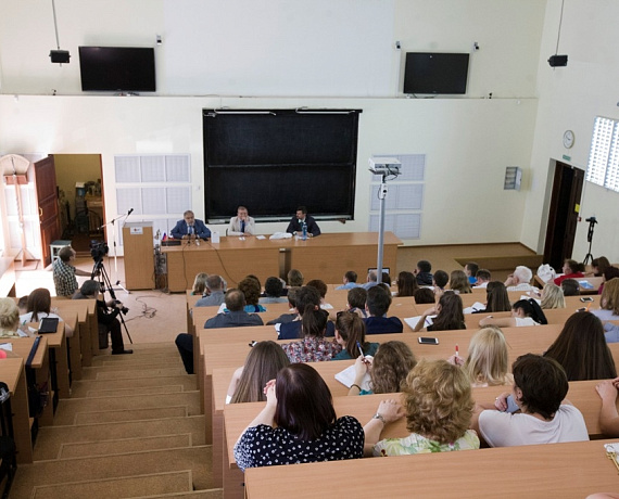 Михаил Хазин в Новосибирске встретился с преподавателями и студентами