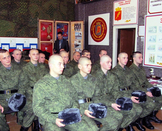 Патриоты проводили челябинских новобранцев на службу в армию