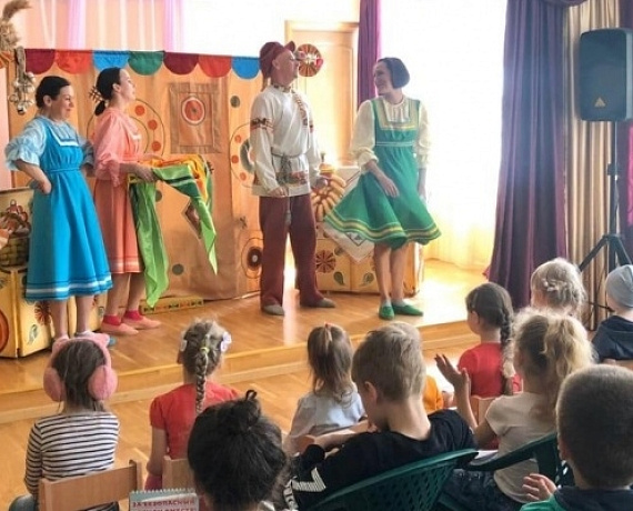 В ТВЕРИ "РОДИНА" ПОМОГЛА ОРГАНИЗОВАЛИ СПЕКТАКЛЬ ДЛЯ ДЕТЕЙ ИЗ МНОГОДЕТНЫХ СЕМЕЙ