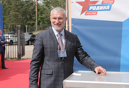 Журавлев: Было бы отлично, если "глубинным американцам" удастся расколоть США