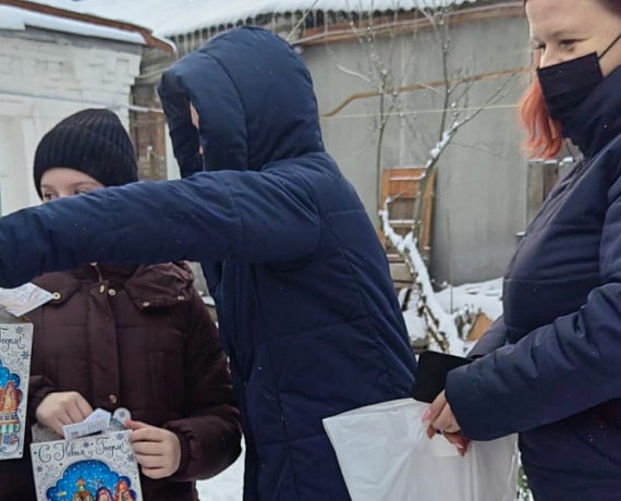 Дети из малообеспеченных семей Ленинского района города Тамбова получили подарки от Алексея Журавлева