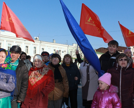 Партийцы Новочеркасска пришли на митинг в честь Дня народного единства