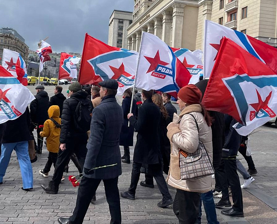 Соратники "РОДИНЫ" возложили венки и цветы к Могиле Неизвестного Солдата
