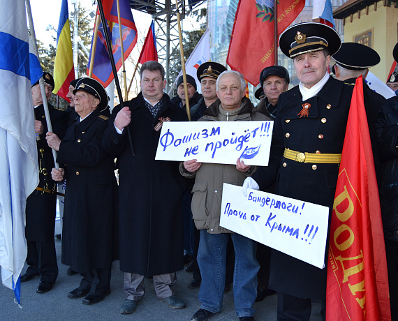 Саратовские родинцы приняли участие в митинге в поддержку Крыма