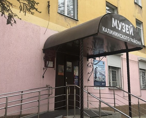 Директор новосибирского музея вручила Вячеславу Илюхину благодарственное письмо