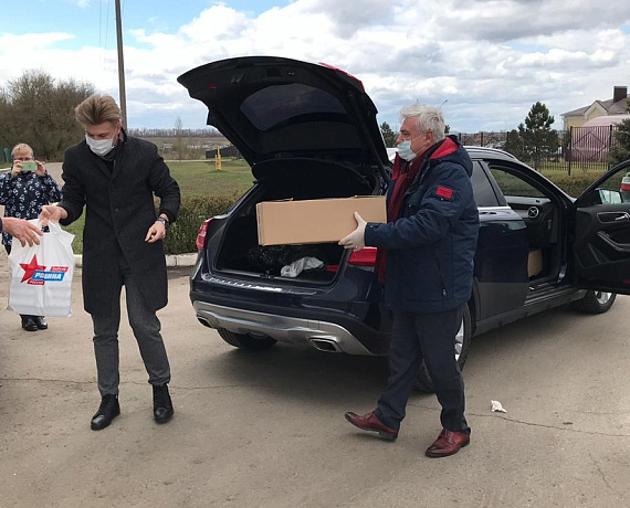 Воронежская "РОДИНА" поздравила проживающих и сотрудников дома-интерната с Пасхой