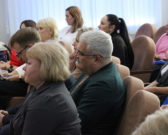 Вячеслав Илюхин принял участие в работе конференции профсоюза работников народного образования и науки