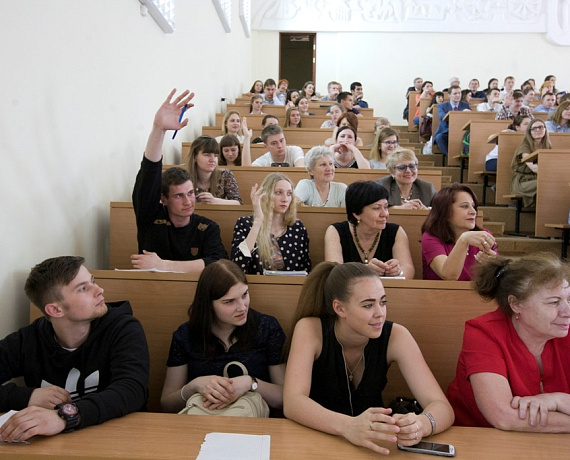 Михаил Хазин в Новосибирске встретился с преподавателями и студентами