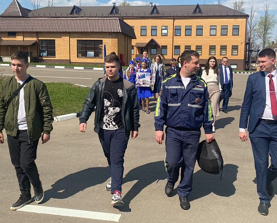 Молодежка "РОДИНЫ" посетила современный пункт дислокации Спецбатальона ДПС ГИБДД