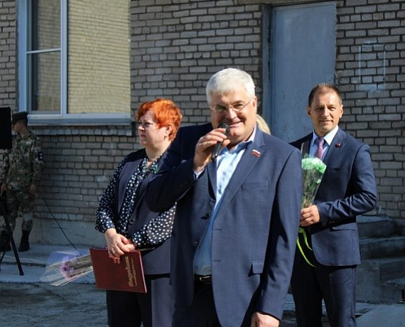 Вячеслав Илюхин и Леонид Рыбин поздравили ребят с Днем знаний
