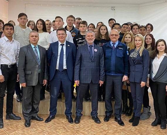 Алексей Журавлев встретился с активистами молодежных организаций города Байконура