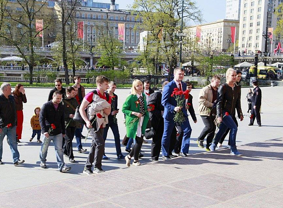 Делегация "РОДИНЫ" почтила память героев Великой Отечественной войны, 06.05.2015