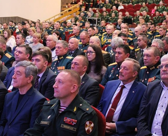 Вячеслав Илюхин и Леонид Рыбин поздравили гвардейцев-ракетчиков