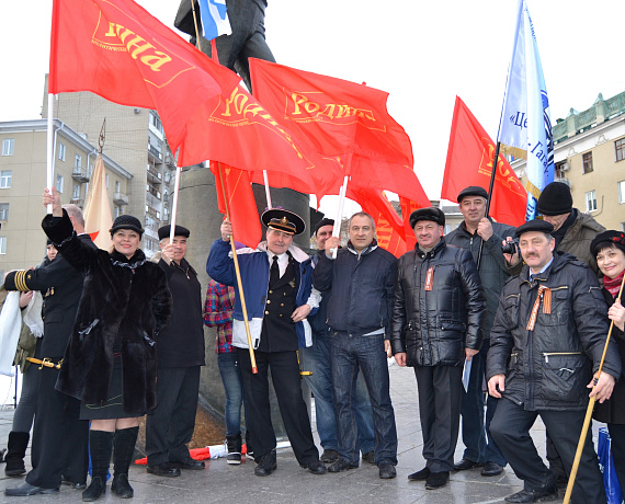 Саратовские родинцы приняли участие в митинге в поддержку присоединения Крыма к России