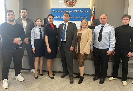 Молодежка Калининградской команды партии "РОДИНА" поддержала акцию "Один день в профессии"