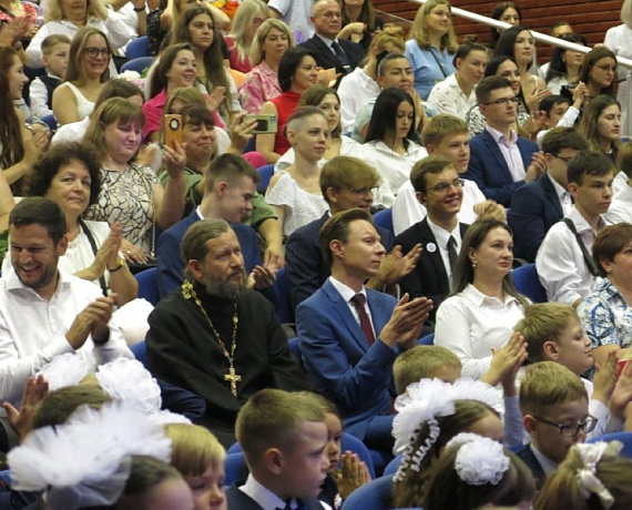 В Подмосковье кандидаты в депутаты от "РОДИНЫ" открыли учебный год