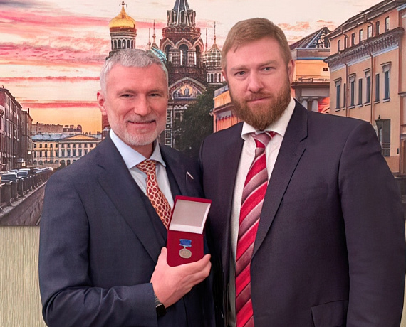 Алексей Журавлев награжден медалью за освобождение Максима Шугалея