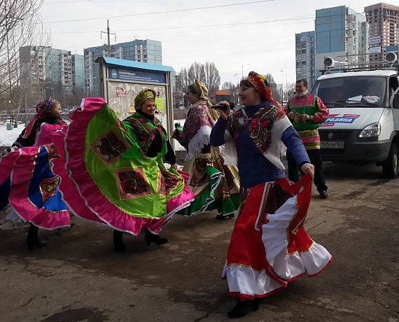 Самарские партийцы организовали народные гулянья на Масленицу