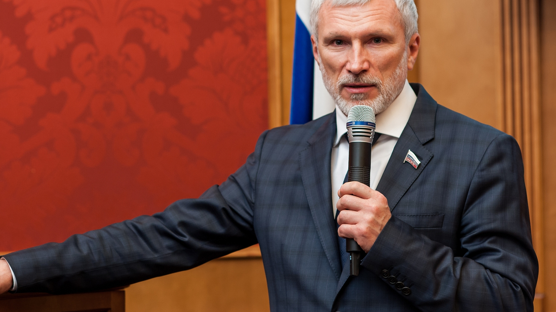 Журавлев: Специалисты по вывешиванию флагов ЛГБТ ценятся в команде Байдена