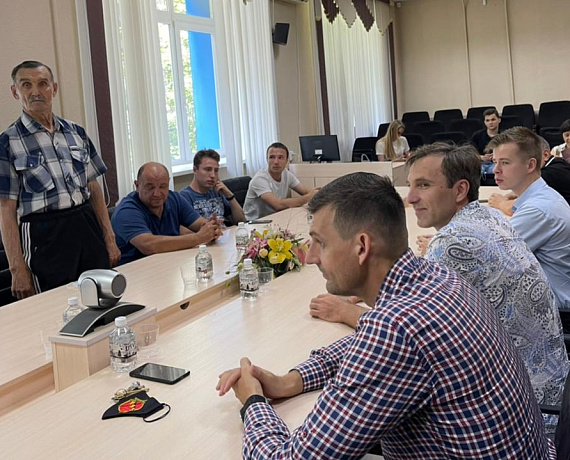 Прошла встреча Журавлева и Булыкина с коллективом Дальневосточной академии физкультуры