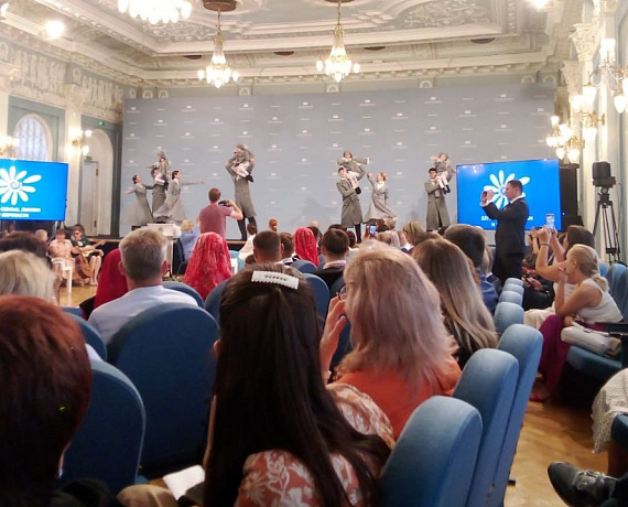 Партия "РОДИНА" приняла участие в поздравлении семей России
