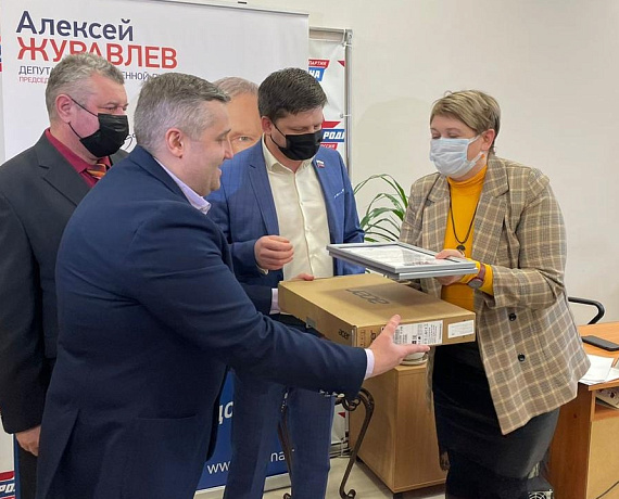 В приемной Алексея Журавлева в Тамбове состоялось награждение победителей конкурса на лучшее сочинение по Достоевскому