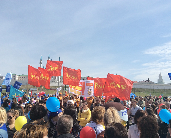 Партийцы Татарстана провели праздничное первомайское шествие