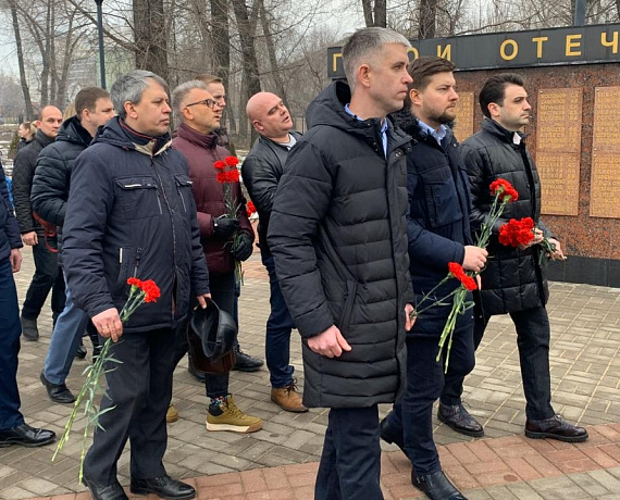 Делегация Воронежской "РОДИНЫ" возложила венок к Вечному огню накануне Дня защитника Отечества